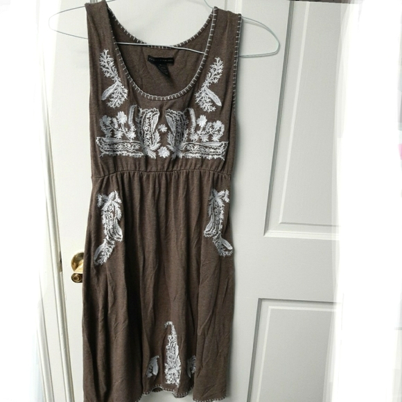 Sleeveless Embroidered Grace Elements Dress - Picture 1 of 7